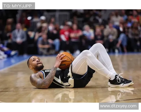 镜头捕捉：利拉德赛场小动作引发热议